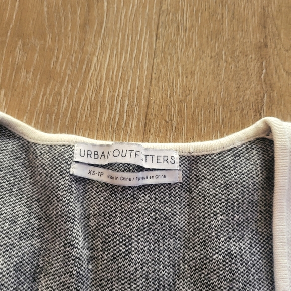 Urban Outfitters Polka-dot Shirt Size XS - Picture 3 of 6